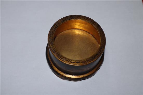A Komai circular box and another largest diameter 10cm